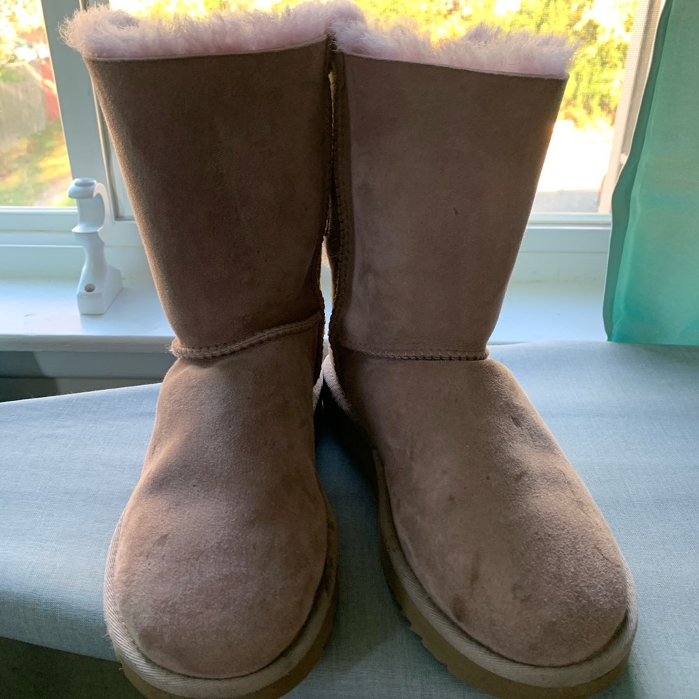 Light purple Uggs